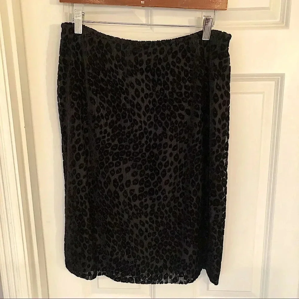 BEAUTIFUL black velvet and sheer metallic‎ cheetah print pencil skirt size 6